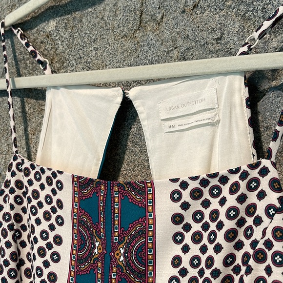 Urban Outfitters, Size M. Mini-dress, never worn. Perfect condition ! - Picture 2 of 3